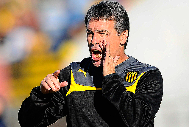 Pablo Bengoechea, el técnico de Peñarol, ganó su primer título con los aurinegros.