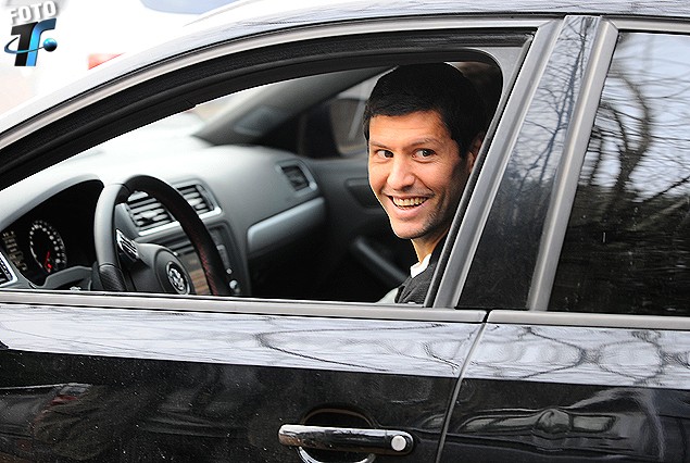 "Nacho" González al volante en Los Céspedes dispuesto a seguir en el club. 