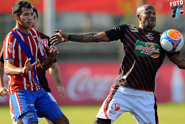 Villa Teresa y Central Español juegan el miércoles en el Estadio Luis Franzini.