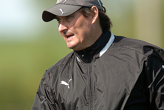 Profesor Fernando Parola, el encargado de poner la máquina en marcha dede el miércoles en Lomas.