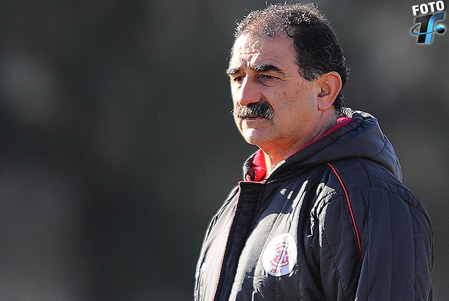 Apraham Yeladian asumió el martes como entrenador de tercera división en Rentistas.