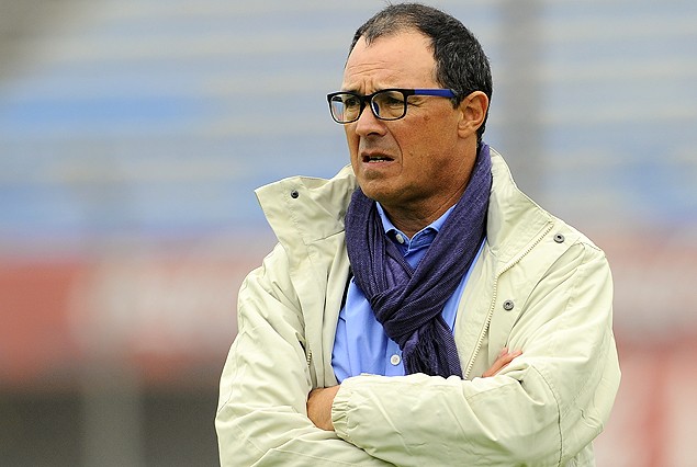 Arias quedó liberado para escuchar ofertas. No es más el DT de Wanderers. 