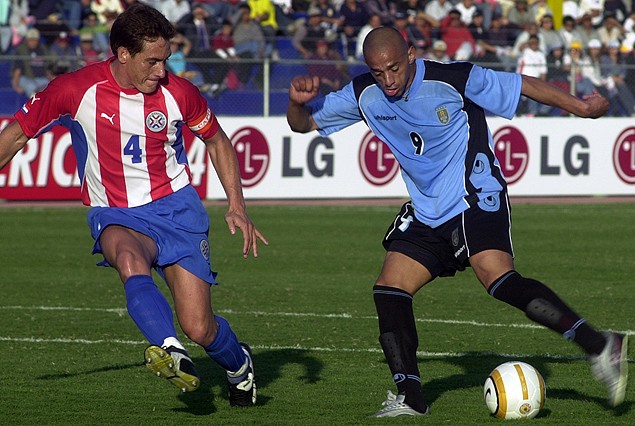 Darío Silva autor de dos goles ante los guaraníes en el triunfo 3:1 de cuartos de final en Perú. Fue el 18 de julio del 2004. Anotó dos.