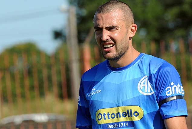 El arquero Santiago Morandi, rescindió con Rentistas y se fue al Ñublense de Chile.