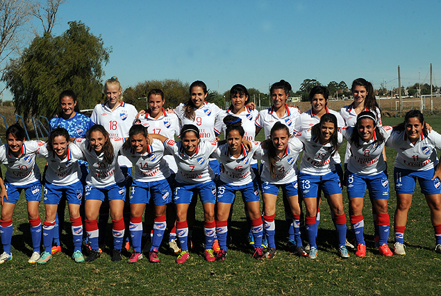Nacional goleó a Cerro y lidera la Copa de Oro.