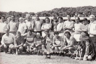 Eliseo Alvarez-Alberto Spencer (de particular)-Pablo Forlan-Jorge Fossati-Nestor Montelongo-Ariel Longo-Alberto Cardaccio-Juan "Cebolla" Aguerreberry              Abajo: Carlos Manzor-Profe Larrosa (de particular)-Ruben "Perro" Soria-Domingo Perez-Hector "Lito" Silva-Fernando Morena y Julio Cesar "Cascarilla" Morales. 