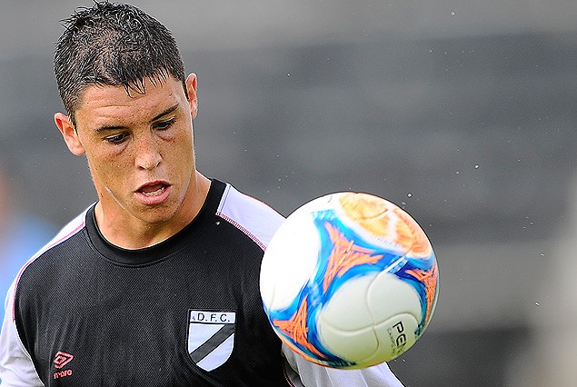 Federico Ricca, ha sido adquirido por el Atlético de Madrid. Hata cerrarse con el papeleo necesario, viajó a Buenos Aires para no perder forma, con Danubio.