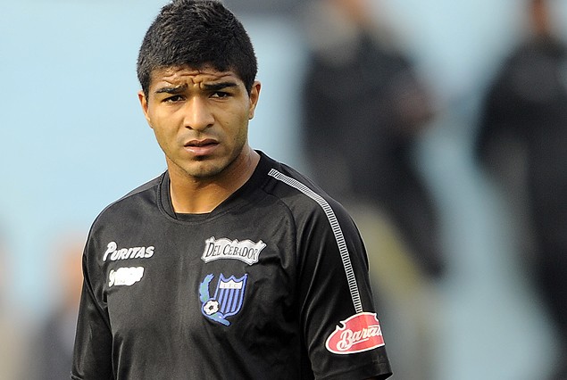 Rodrigo Aguirre entrena de invitado en Liverpool. 