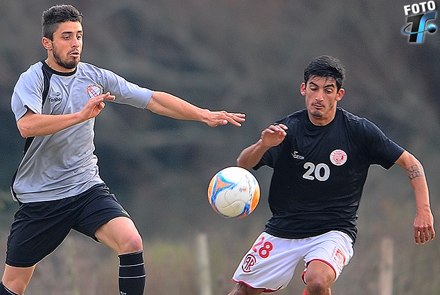 Lucas Rodríguez (Rentistas) aparece en acción en al amistoso ante la Mutual.