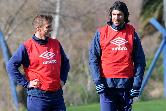 Sonrisa de goles: Iván Alonso y Sebastián Abreu en Los Céspedes.