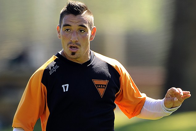 Angel Luna, permanece en Argentina, con licencia del club hasta el lunes.