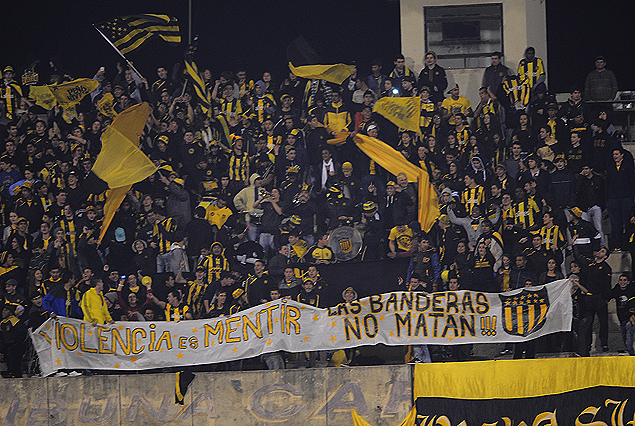 Los hinchas de Peñarol vivieron una fiesta en dos colores en Rivera.