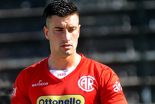 Erick Cabaco, zaguero de Rentistas.