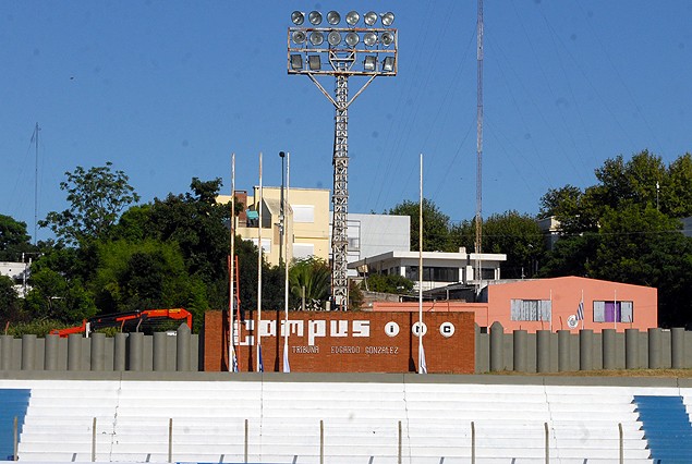 Estadio Suppici, donde trabajó este miércoles en doble turno Plaza Colonia.
