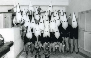 "El Gráfico" de Buenos Aires, ideó esta fotografía que apareció en una de sus ediciones, después que la "selección fantasma" le ganó a Bolivia en setiembre de 1973. 