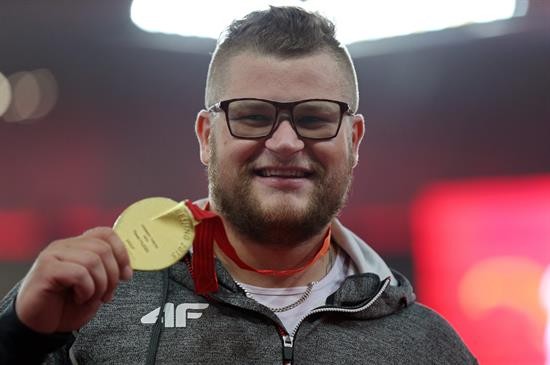 Pawel Fajdek, el atleta polaco con la medalla de oro que ganó el domingo y recuperó la Policía china.