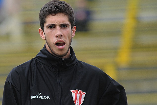 Octavio Colo, sentido en la práctica del jueves, viajó a Colonia pero no jugará.