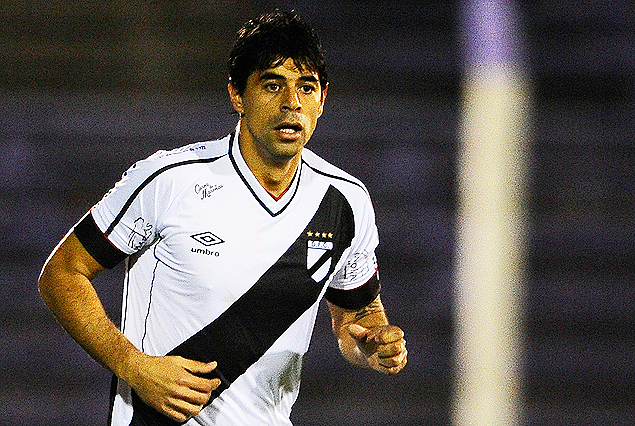 Carlos Grossmuller y su estampa de gran futbolista. El mejor de Danubio.