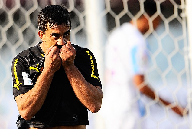 Diego Ifrán besó la camiseta de Peñarol en su primer gol en el Estadio Centenario.