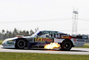 Mauricio Lambiris en pista en La Plata.