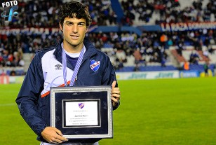Juan Cruz Mascia con la plaqueta de campeón panamericano.