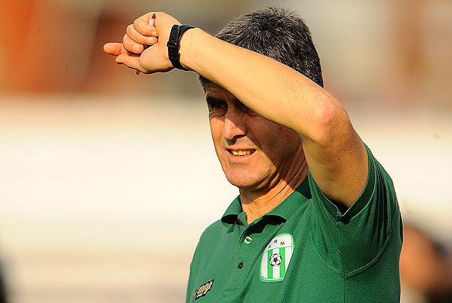 Santiago Ostolaza, el técnico de Racing, el sábado en Capurro.