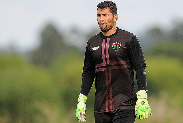 Darío Silva el candado de los fusionados en el arco, para Florida.