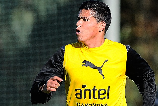 Rodrigo Viega hace su debut como titular en el apertura.