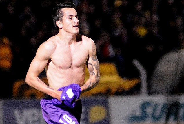 El ingreso de Adrián Luna fue clave para definir el partido en favor de los violetas. 