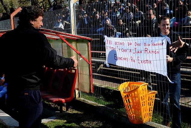 La bandera a Juan Ramón Carrasco. 