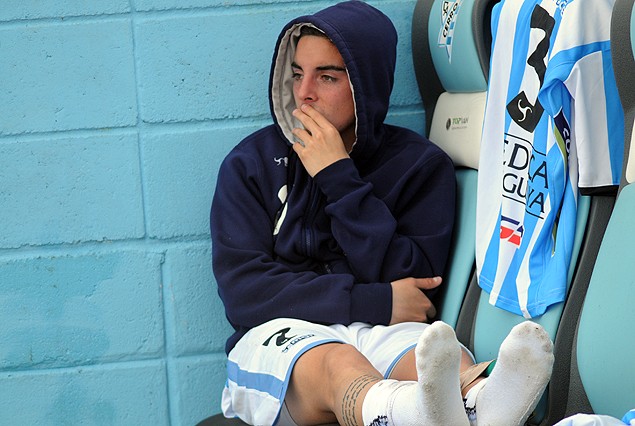 Matías Abisab desconsolado al ser sustituido porque se lesionó