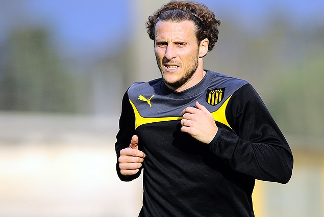 Diego Forlán en el retorno de Peñarol a Los Aromos y el domingo a escena con Wanderers.