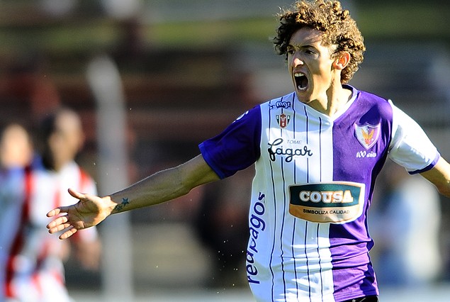 Maxi Pérez se llena la boca de gol en su regreso al fútbol uruguayo. 