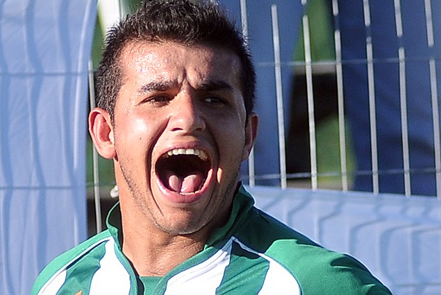 Liber Quiñones festeja e segundo gol de Racing.