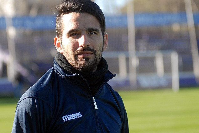 Mathías Cardacio, que ya firmó contrato de renovación con Defensor, volvió a entrenar este lunes con los violetas. 