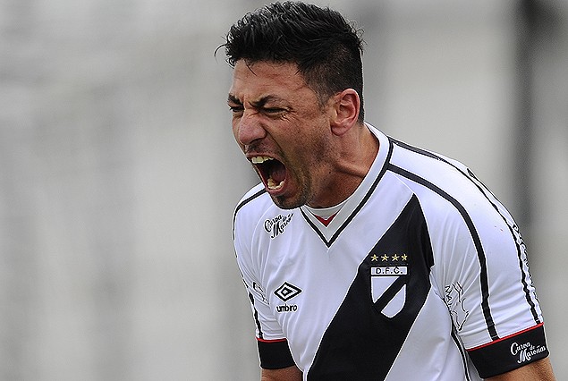 TRIPLETE: Juan Manuel Olivera se robó los aplausos en Jardines.