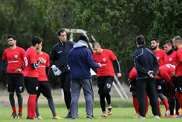 Vito Beato y parte del plantel del Villa.
