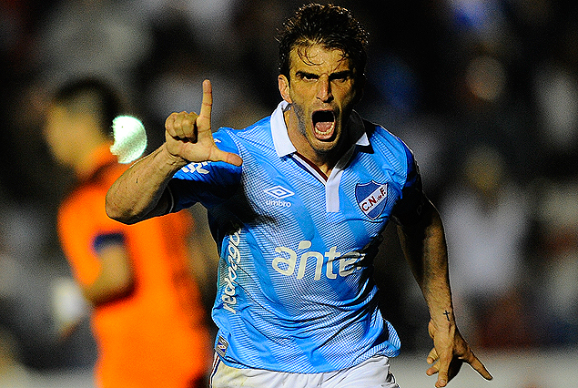 Iván Alonso en el grito de gol de Nacional, de penal, “bombazo” del goleador, para la victoria.