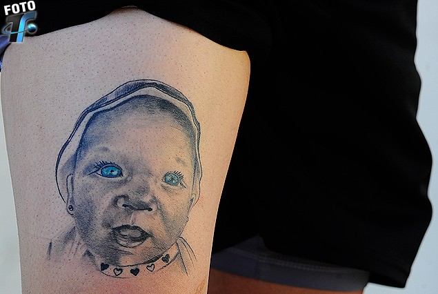 "Tengo varios tatuajes de mi hija" cuenta con orgullo Adrián. 