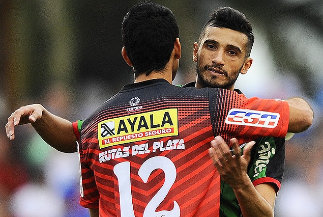 Leandro Gelpi y Facundo Moreira en abrazo de figuras.