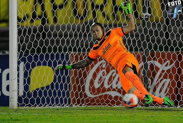 El penal que le atajó a Royón con el pie izquierdo. 