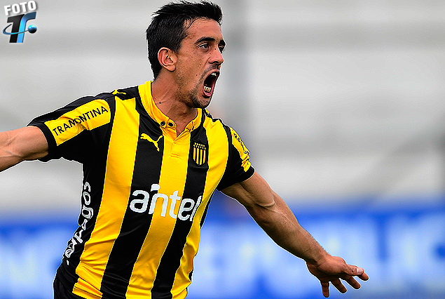 El goleador en su primer grito de gol ante El Tanque Sisley, en el Parque Viera,  a puertas cerradas,  hizo ruido. 