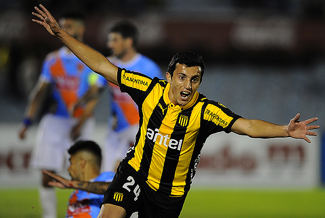 El  grito del argentino Carlos Martín Luque, el primero con la camiseta de Peñarol, el tercero del 4:1 a Sud América en el Estadio Centenario. 