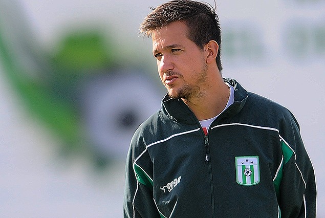 Ignacio Ordoñez dirige el entrenamiento de Racing.