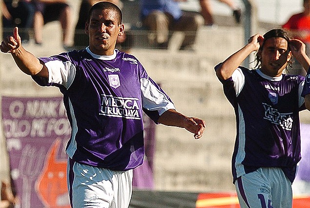 Maximiliano Pereira, festejacon Mauro Vila su gol, la tarde del 6 de diciembre del 2006, día en el que ganaron por el Apertura en Jardines, por última vez. El "Mono" marcó uno en el 2:0 final.