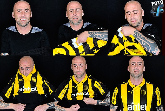 Guillermo Rodríguez en la secuencia fotográfica, aparece poniéndose nuevamente la camiseta de Peñarol. Sueño cumplido para el zaguero y los hinchas carboneros.   