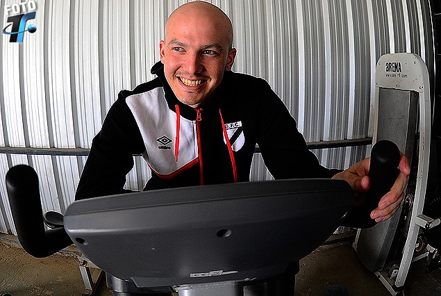 La alegría de Marcelo Tabárez en la bicicleta del gimnasio, en el día soñado del retorno al entrenamiento en Danubio, en su gran triunfo en el partido de la vida. 