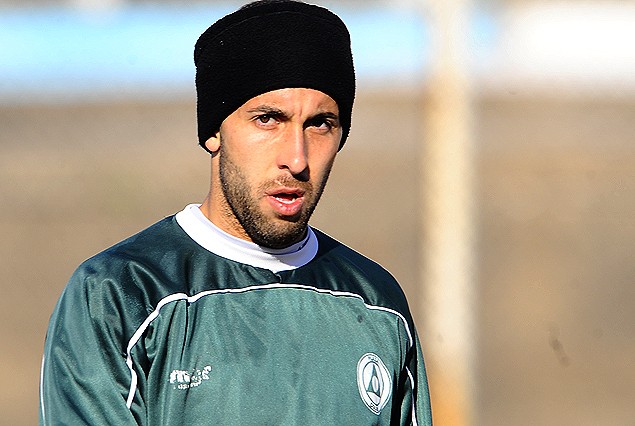 Andrés Silva rompió meniscos y deberá ser intervenido en Montevideo.