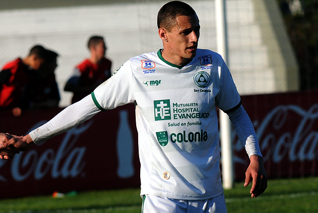 El delantero Nicolás Dibble fue la gran figura en Colonia.
