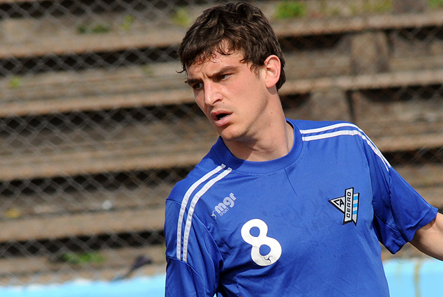 El volante brasileño Felipe Klein en el albiceleste.